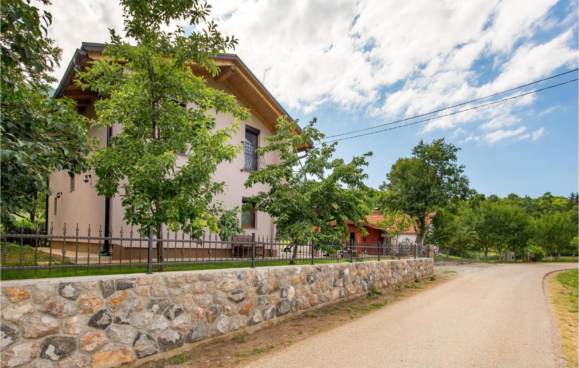 Amazing Home In Vrzici With Jacuzzi Εξωτερικό φωτογραφία