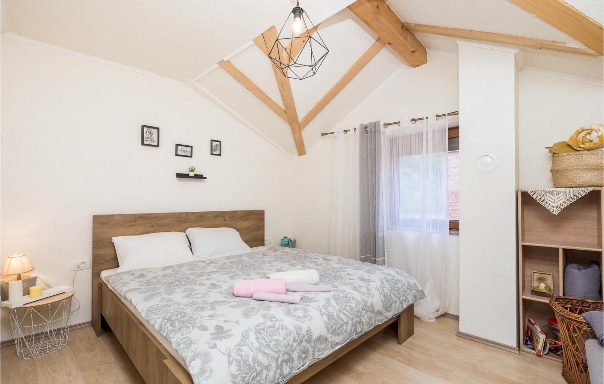 Amazing Home In Vrzici With Jacuzzi Εξωτερικό φωτογραφία