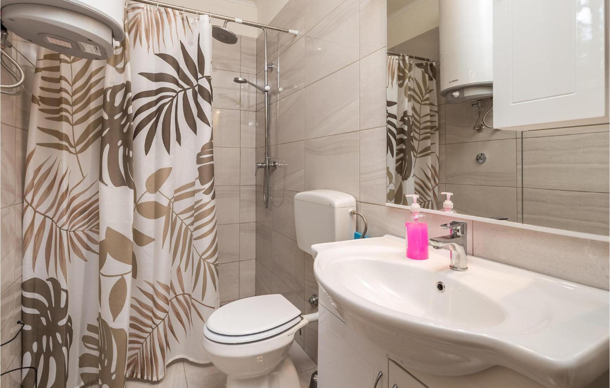 Amazing Home In Vrzici With Jacuzzi Εξωτερικό φωτογραφία